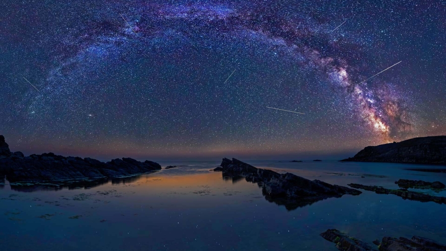 保加利亚 、锡内莫雷茨村上空的英仙座流星雨