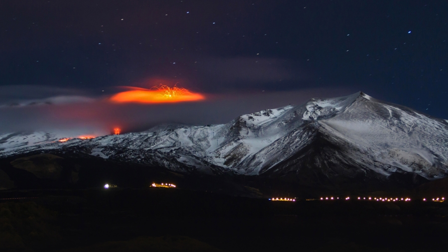 2013年正在喷发的埃特纳火山、意大利西西里岛