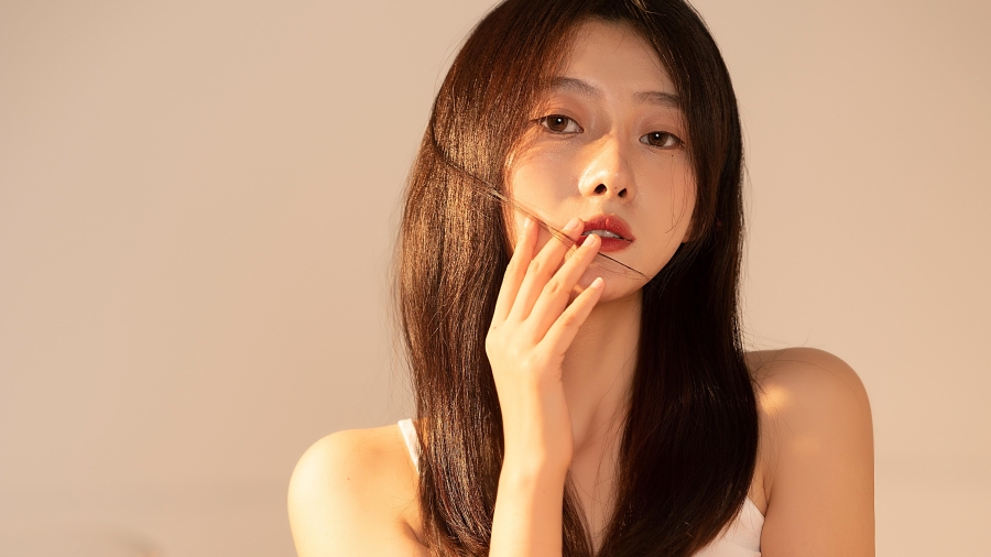 清丽秀雅清新美女壁纸、长发美女红红的嘴唇诱惑迷人的高清5k壁纸