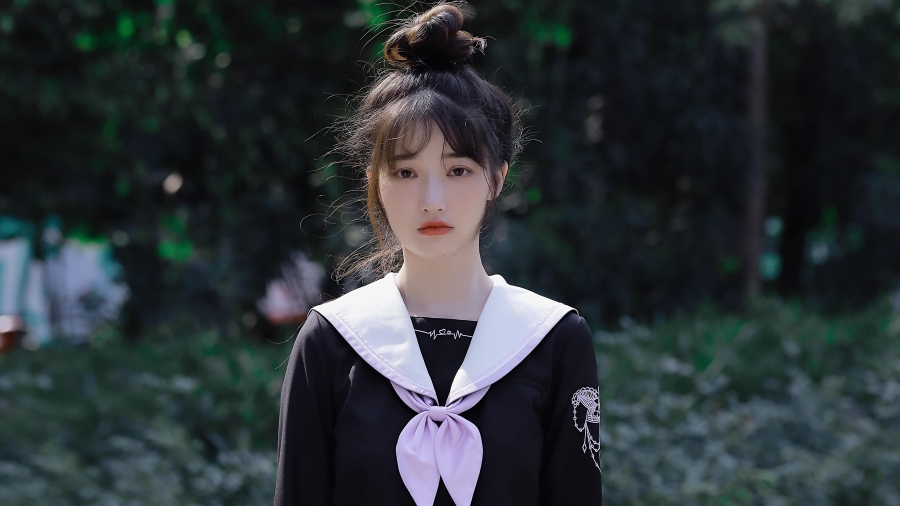 文艺气质清纯美女写真、绿色学生装妹子高清5k美女壁纸