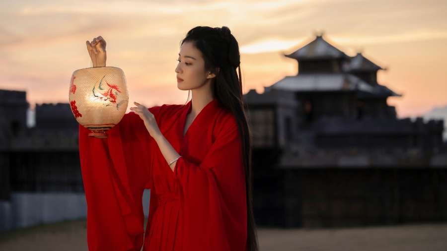清纯美女王楚然红色裙子古装美女犹如神仙姐姐美若天仙、提灯笼的长发美女4k美女壁纸