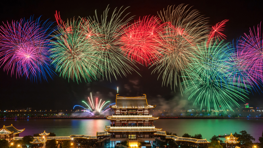 夜空中的烟花表演，长沙，湖南省，中国 